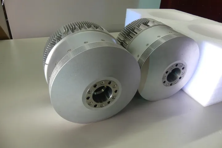 2x Motor